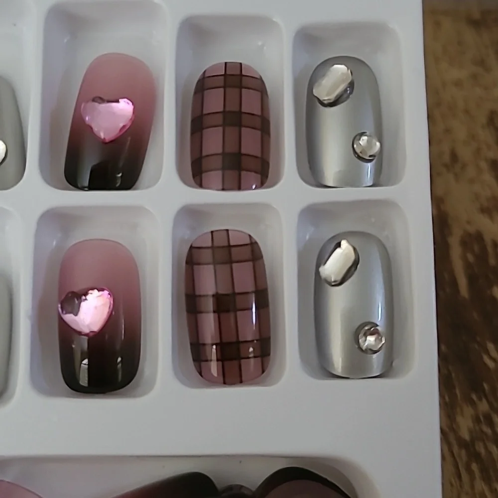 3D Rhinestone Hearts Plaid Press On Nails